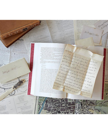 Persuasion: The Complete Novel, Featuring the Characters' Letters and Papers, Written and Folded by Hand